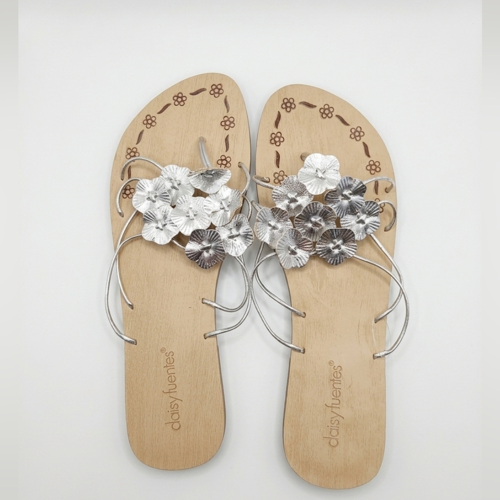 Daisy Fuentes Silver Floral Sandals